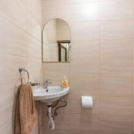 Flatlet In Traditional Maltese Townhouse Apartment *