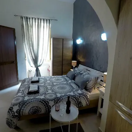 Flatlet In Traditional Maltese Townhouse * Sliema